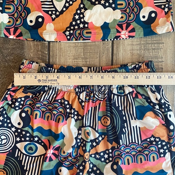 POP Fit Geometric Groovy 2 piece Tank and Shorts Set - Picture 7 of 15